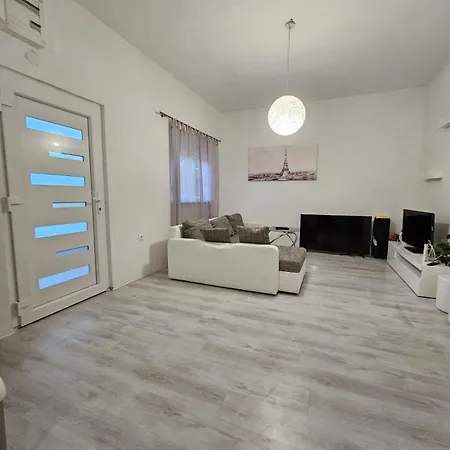 Apartment Desnica *