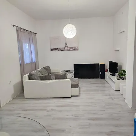 Desnica Apartment *