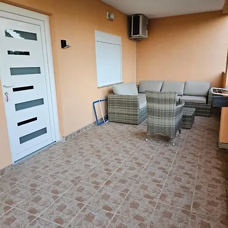 Apartment Desnica *